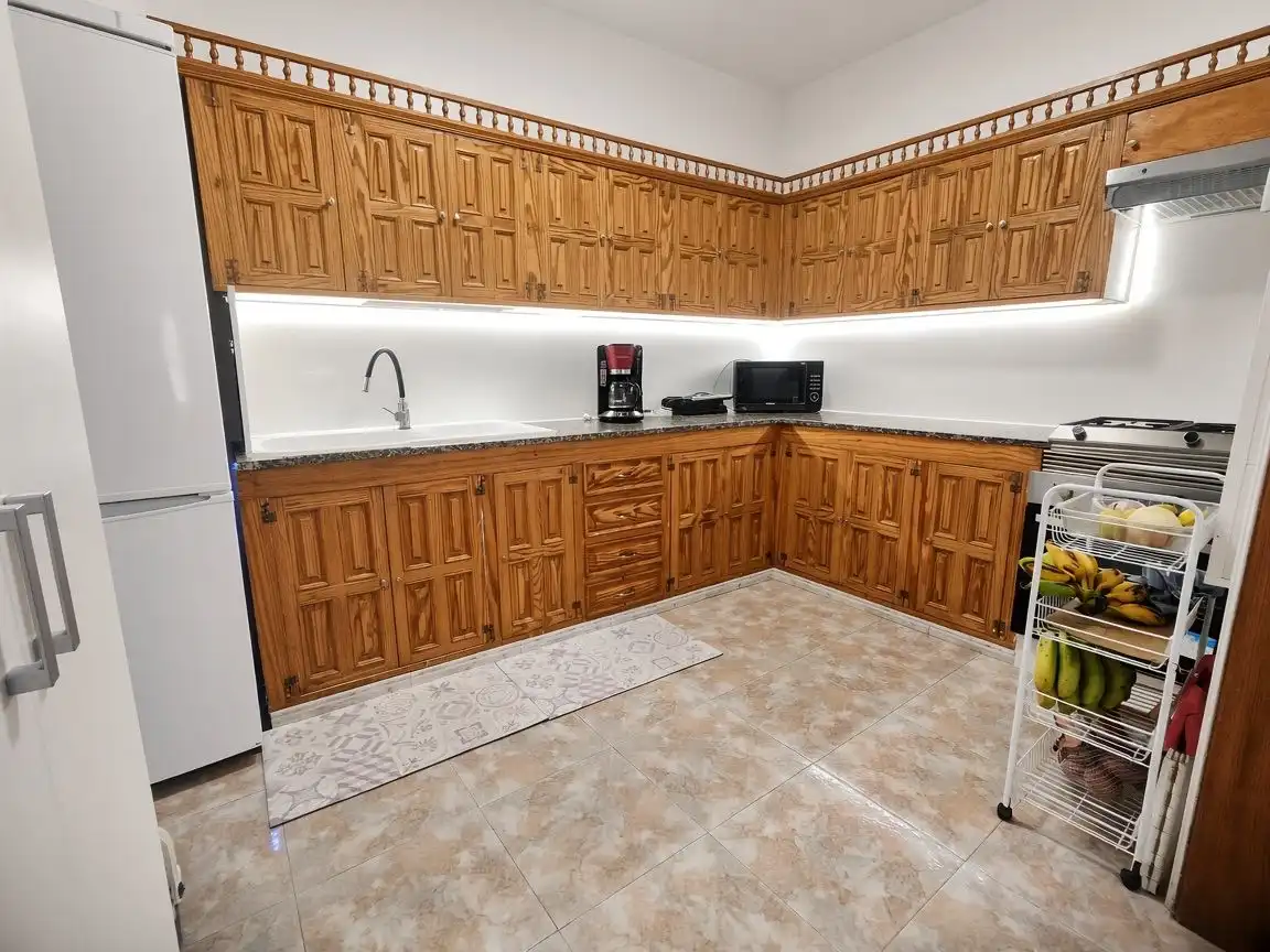Küche von Wohnung zum Verkauf in Guía de Isora mit Klimaanlage, Heizung und Terrasse