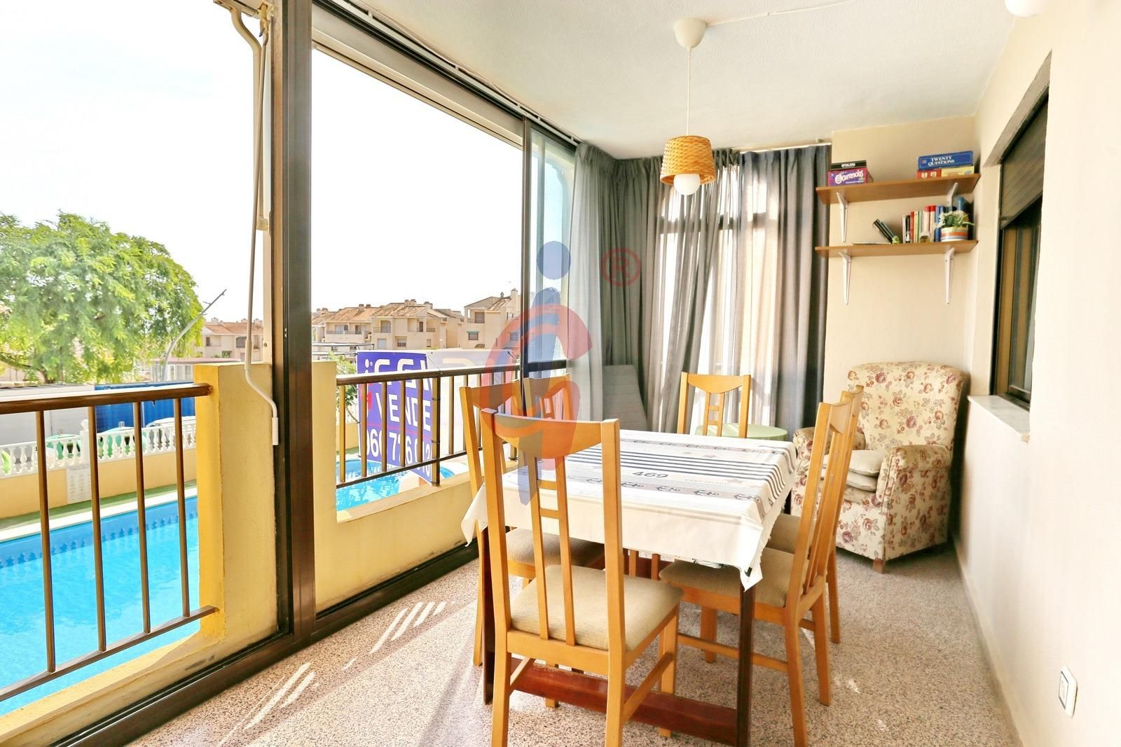 Dormitori de Apartament en venda en Guardamar del Segura amb Terrassa, Traster i Piscina comunitària