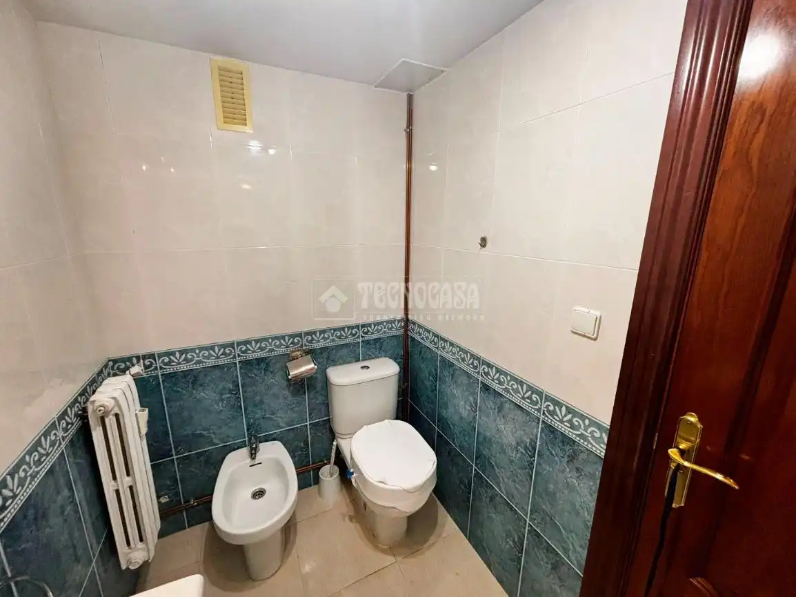 Bathroom of Flat for sale in Zaragoza  with Heating and Balcony