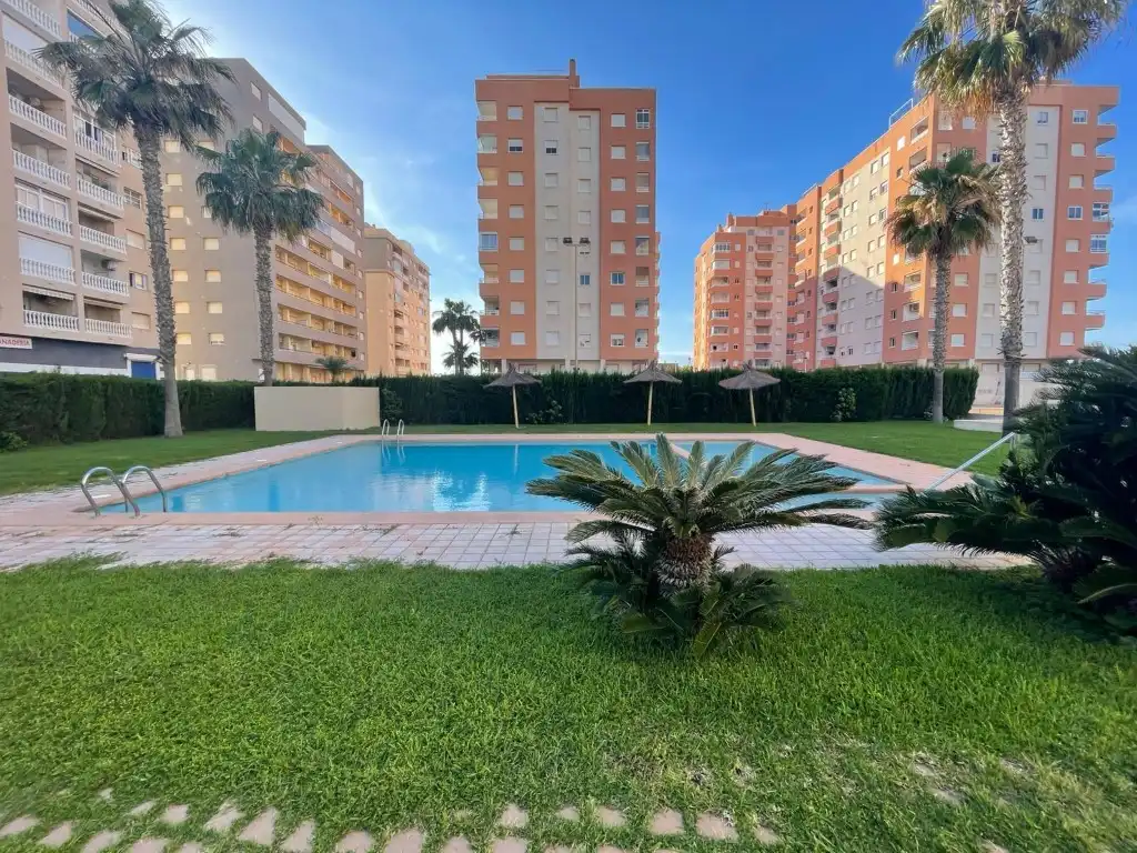 Piscina de Apartament en venda en La Manga del Mar Menor amb Terrassa, Piscina i Balcó