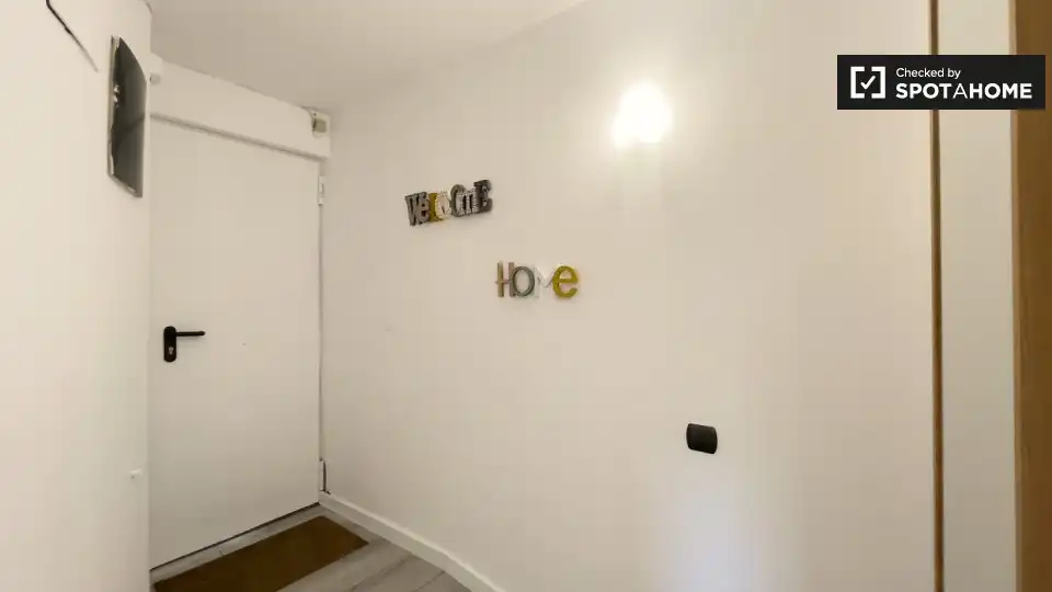 Flat for share in Barcelona  with Air Conditioner, Heating and Furnished