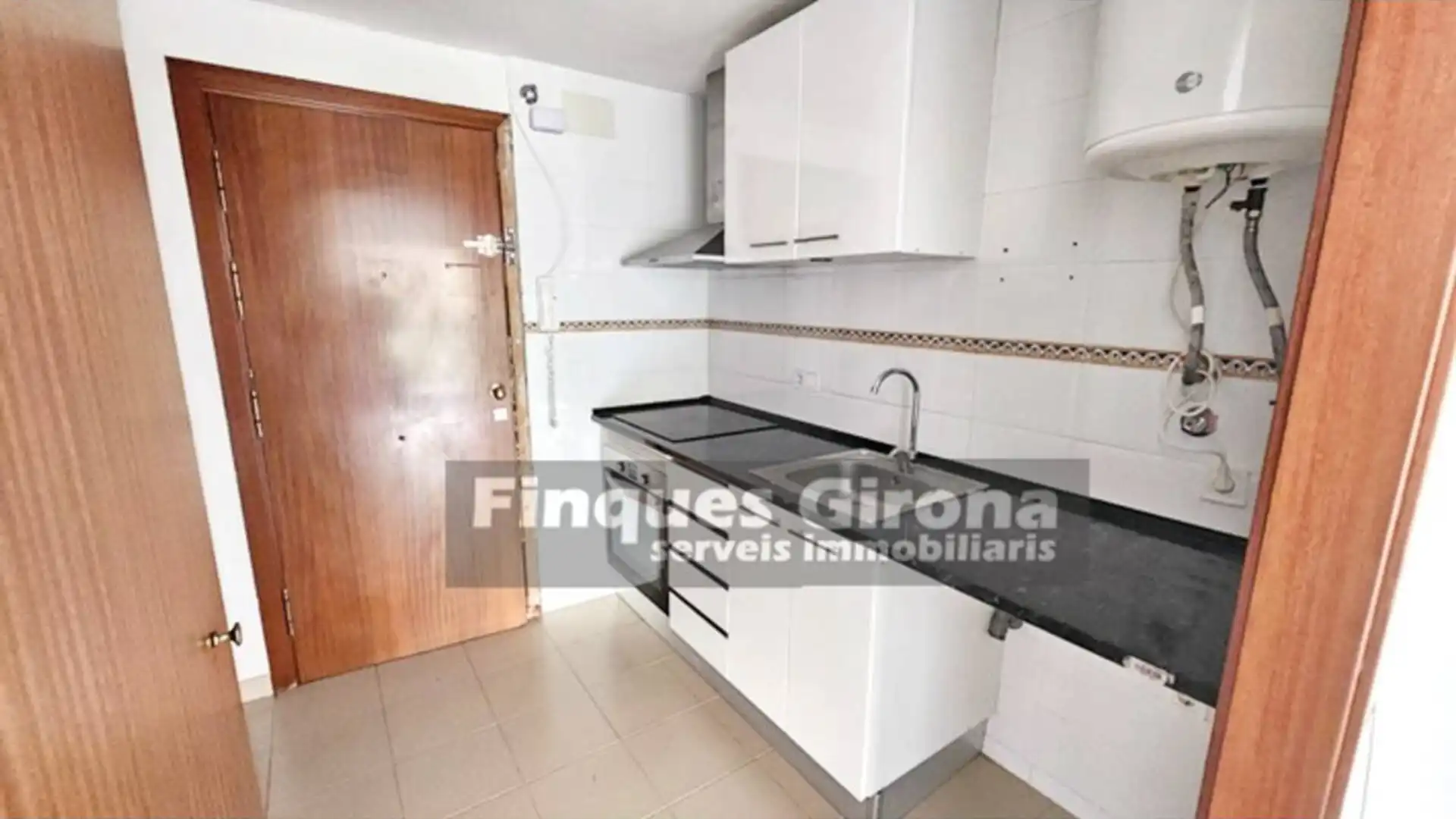 Kitchen of Flat for sale in Girona Capital  with Balcony and Community pool