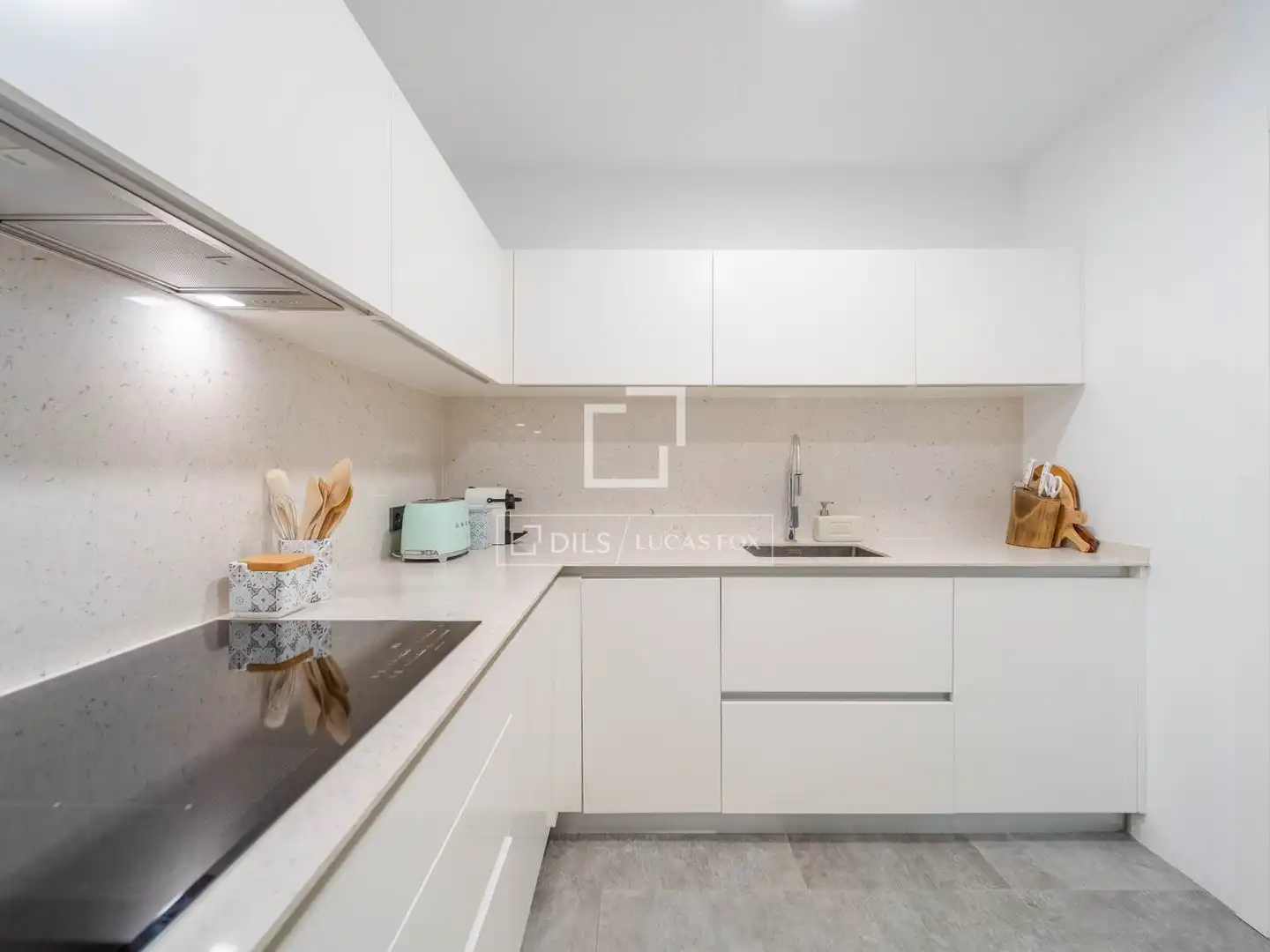 Kitchen of Flat for sale in Valencia  with Air Conditioner, Parquet flooring and Balcony