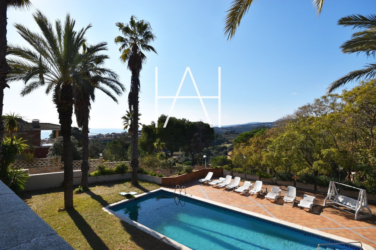 Jardí de Casa o xalet en venda en Sant Pol de Mar amb Calefacció, Traster i Piscina