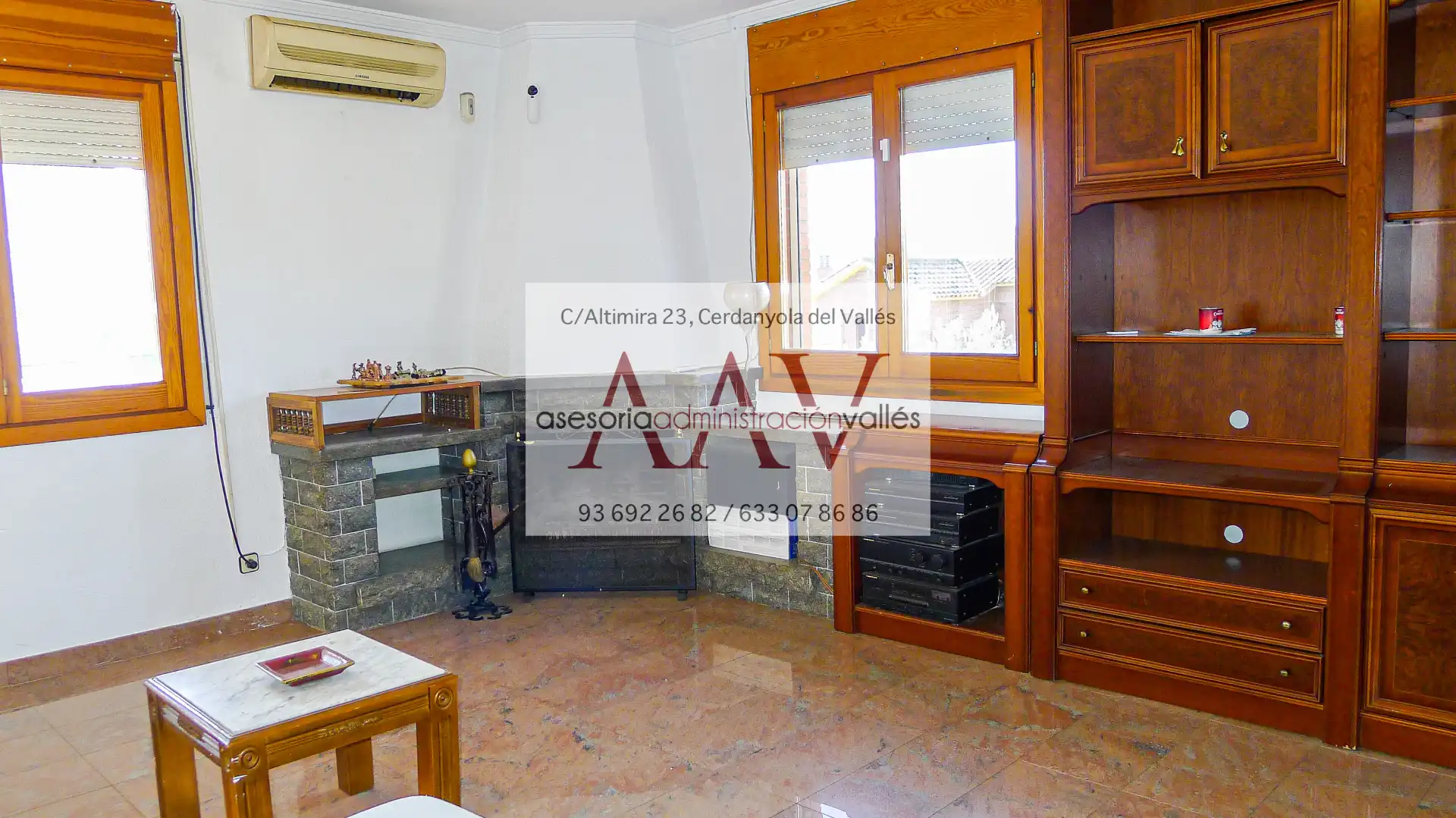 Sala d'estar de Casa o xalet en venda en Cerdanyola del Vallès amb Aire condicionat, Calefacció i Jardí privat