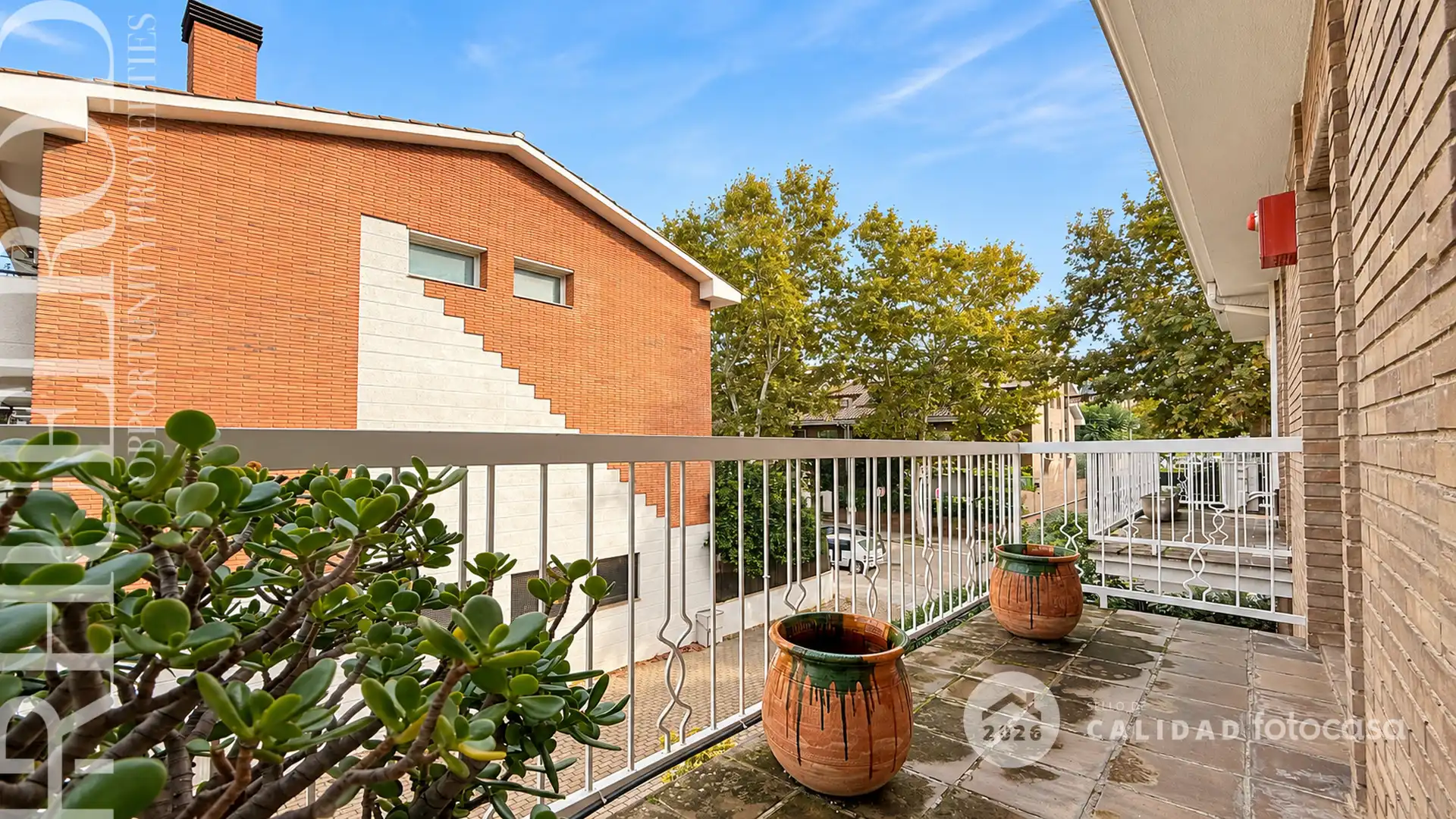 Vista exterior de Casa adosada en venta en Cerdanyola del Vallès con Aire acondicionado, Calefacción y Jardín privado