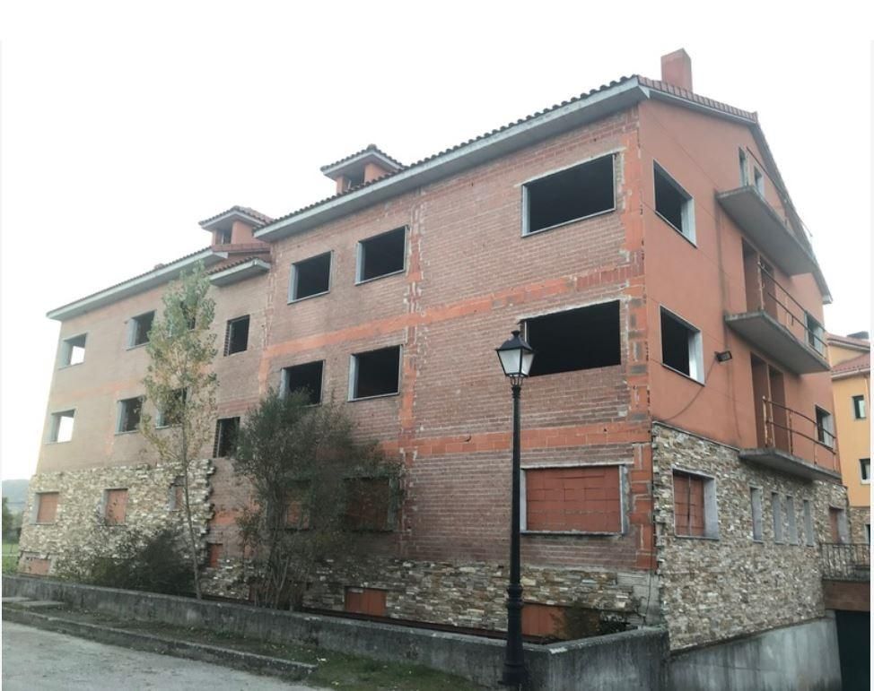 Vista exterior de Edifici en venda en Boñar