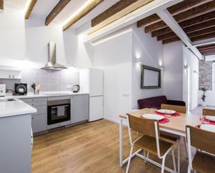 Cuina de Apartament de lloguer en  Barcelona Capital amb Aire condicionat