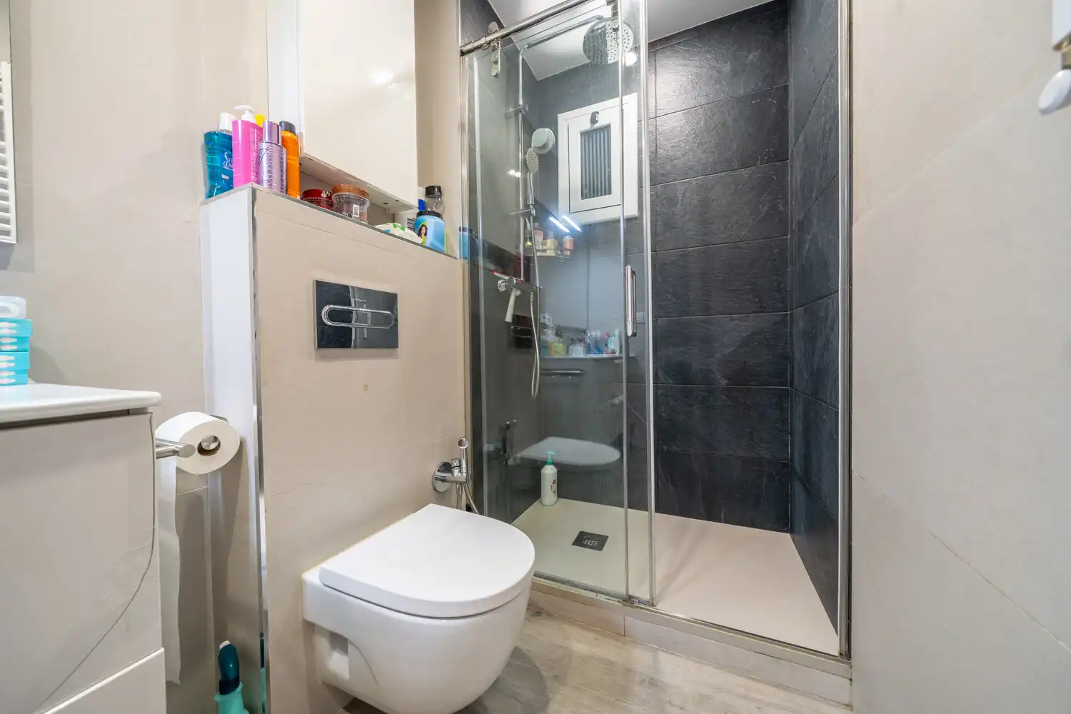Bathroom of Flat for sale in Santa Coloma de Gramenet  with Air Conditioner, Heating and Terrace