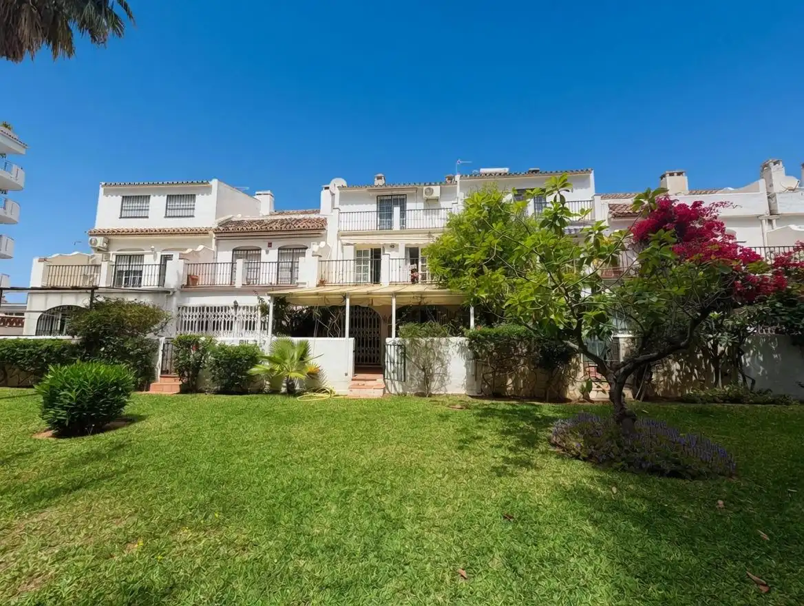 Jardí de Casa adosada en venda en Fuengirola amb Aire condicionat, Jardí privat i Terrassa