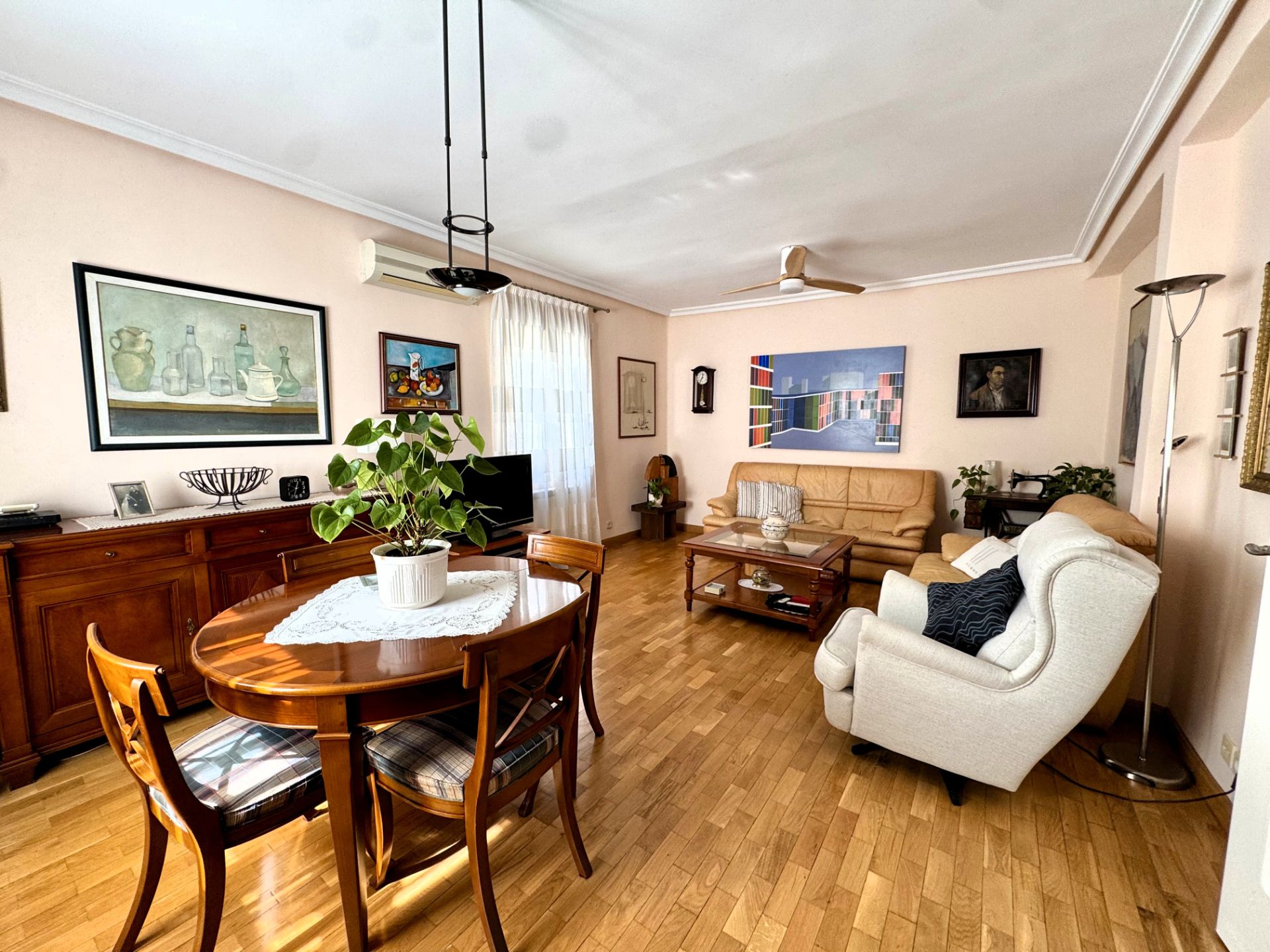 Living room of Flat for sale in  Madrid Capital  with Air Conditioner and Heating