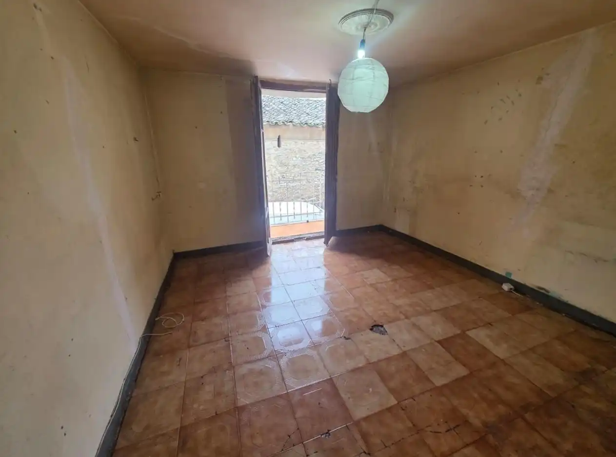 Casa adosada en venta en Valtierra