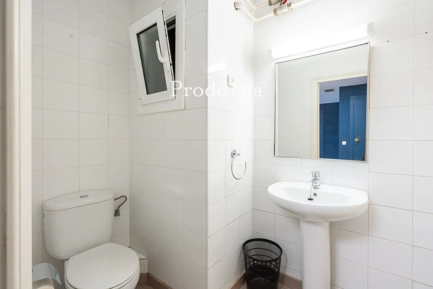 Bathroom of Office for rent in Barcelona  with Air Conditioner, Heating and Internet