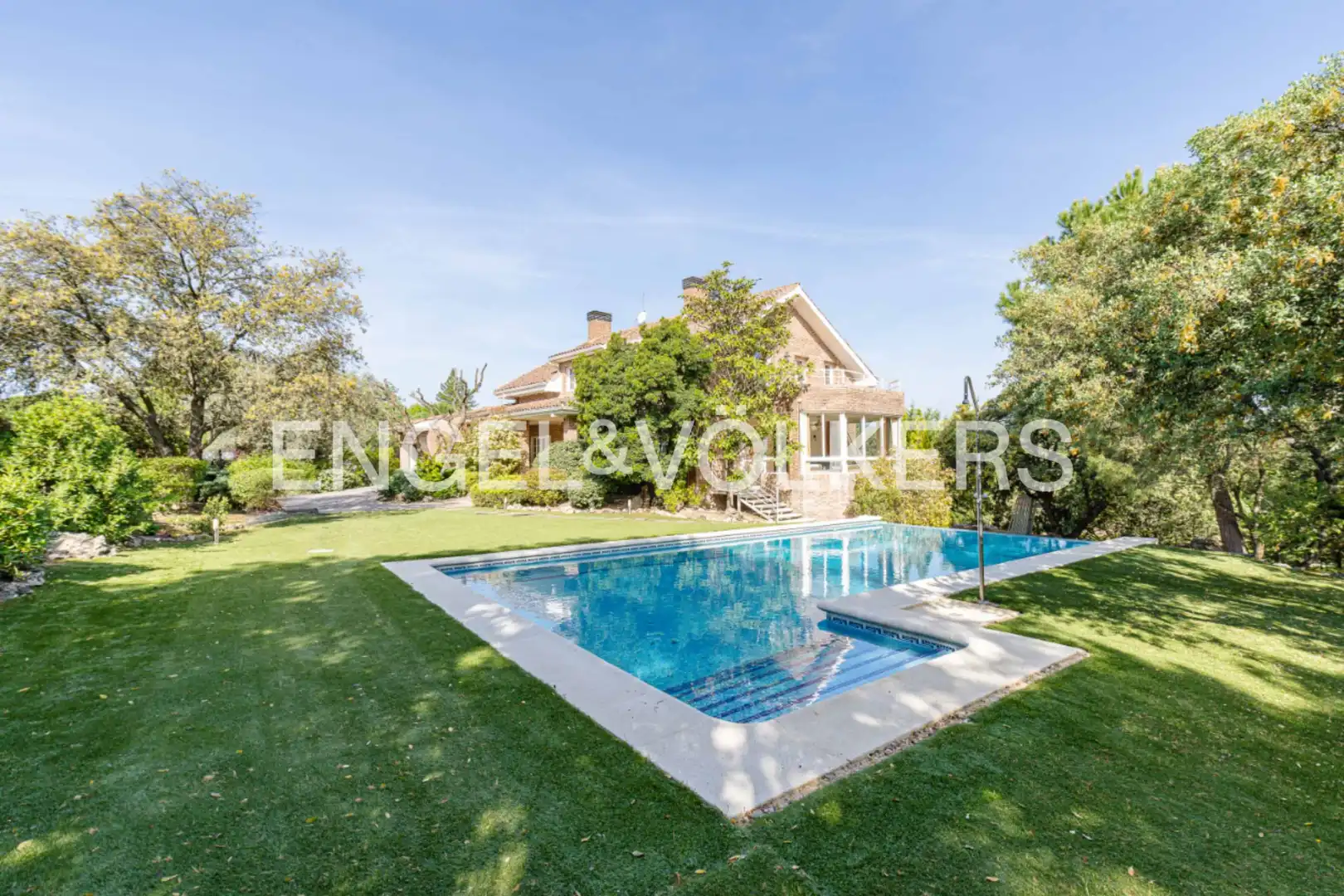 Jardí de Casa o xalet en venda en Las Rozas de Madrid amb Aire condicionat, Calefacció i Jardí privat