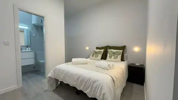 Dormitori de Apartament en venda en Madrid amb Aire condicionat, Calefacció i Moblat