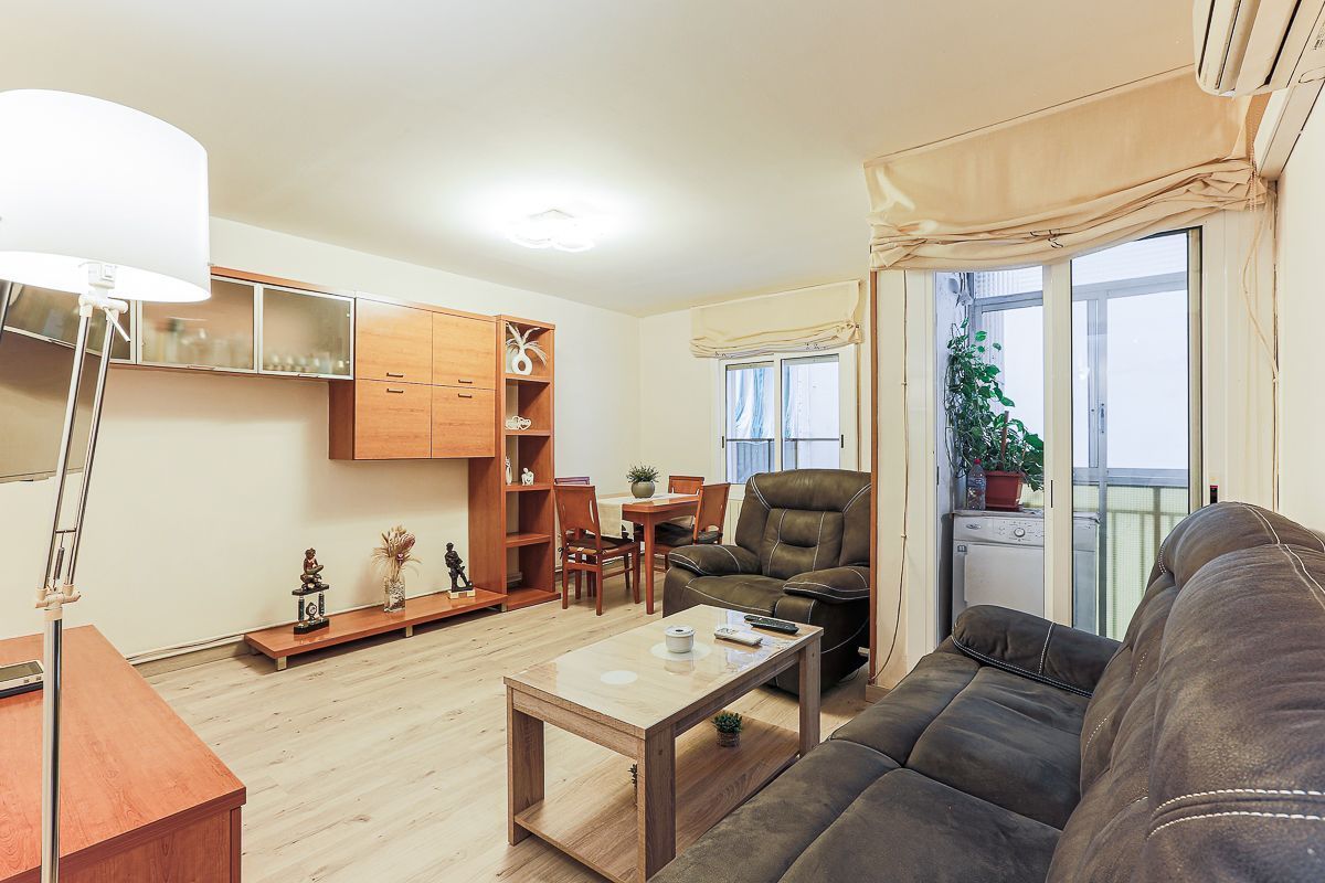 Living room of Flat for sale in L'Hospitalet de Llobregat  with Air Conditioner and Heating