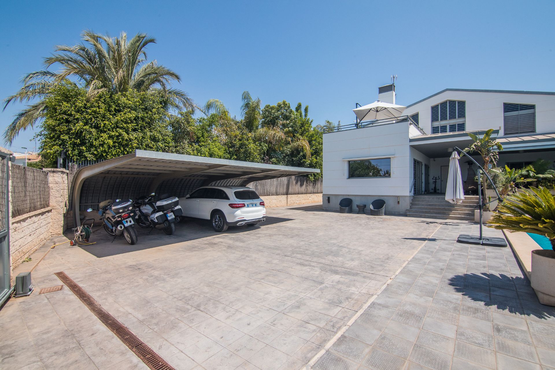 Aparcament de Casa o xalet en venda en Elche / Elx amb Aire condicionat, Calefacció i Jardí privat