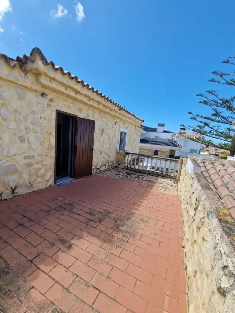 Vista exterior de Casa o xalet en venda en Chiclana de la Frontera