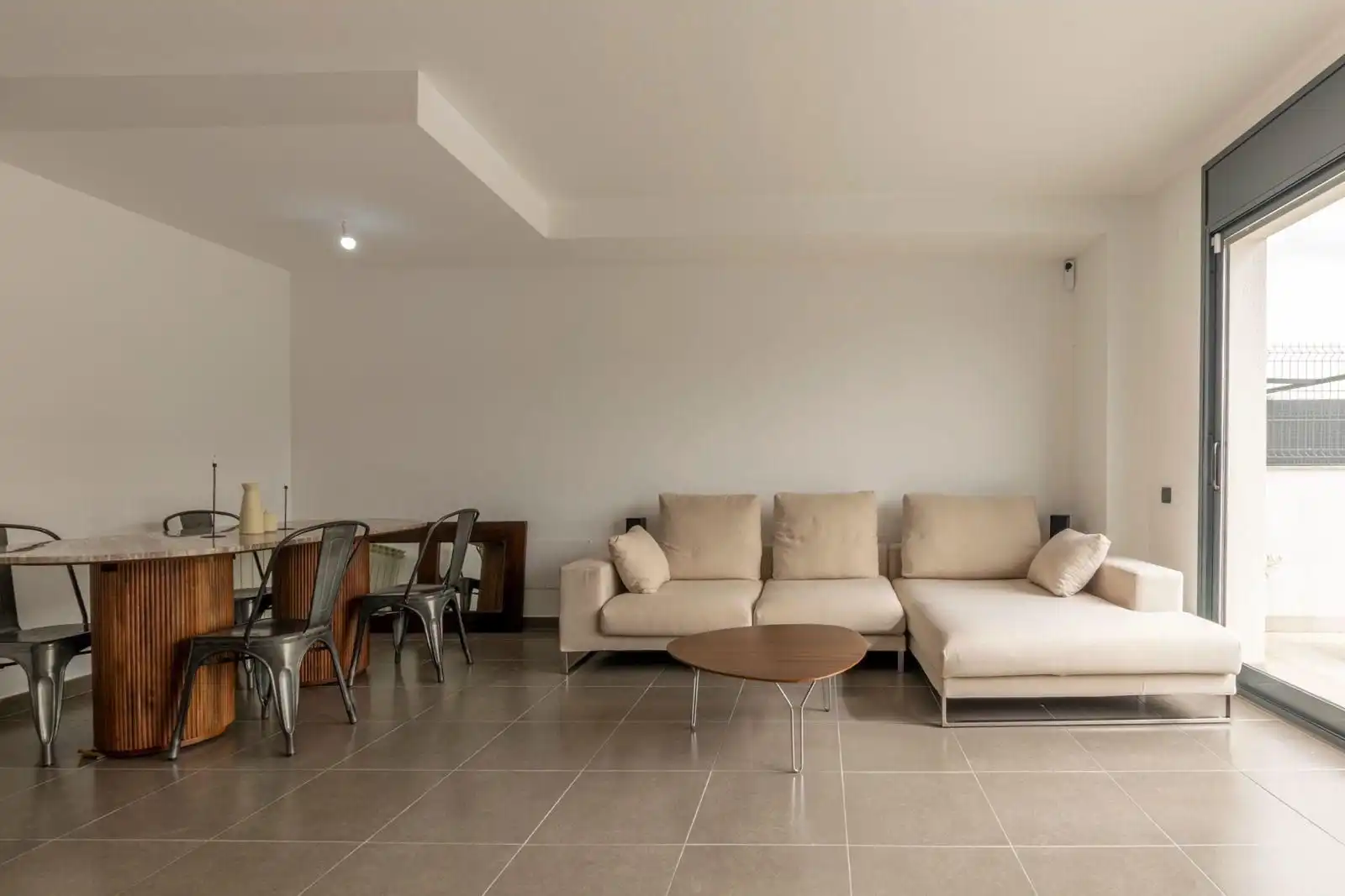 Wohnzimmer von Einfamilien-Reihenhaus zur Miete in Vilanova i la Geltrú mit Klimaanlage, Heizung und Privatgarten