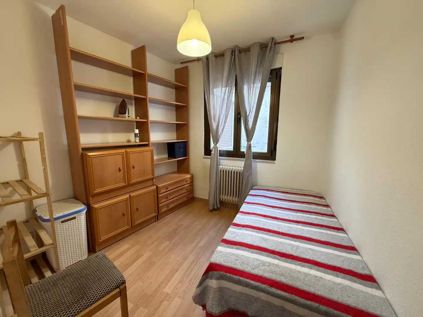 Bedroom of Flat for rent in Salamanca  with Heating, Parquet flooring and Furnished