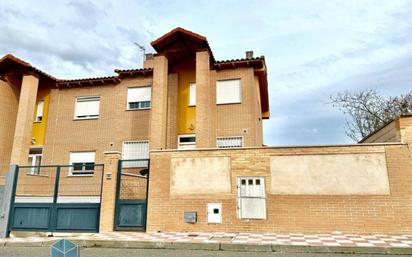 Exterior view of Single-family semi-detached for sale in Argés  with Air Conditioner, Heating and Private garden