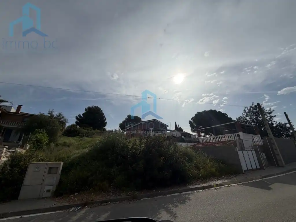 Terreno residencial en venta en Calle Rafael Casanova