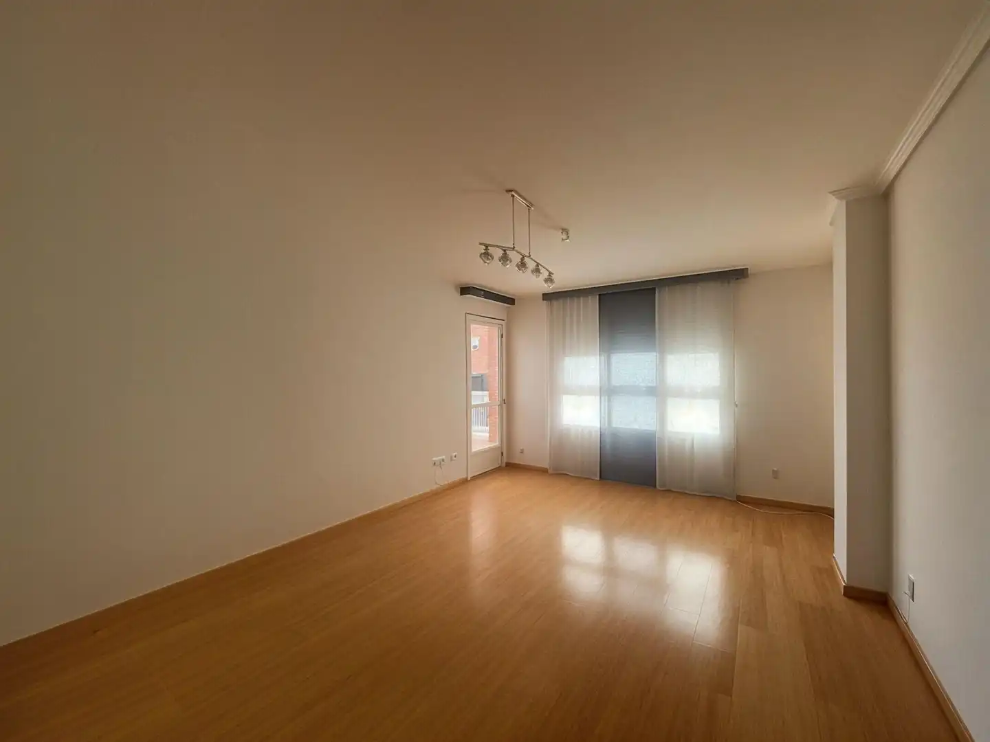 Sala d'estar de Pis de lloguer en Paterna amb Aire condicionat, Calefacció i Terrassa