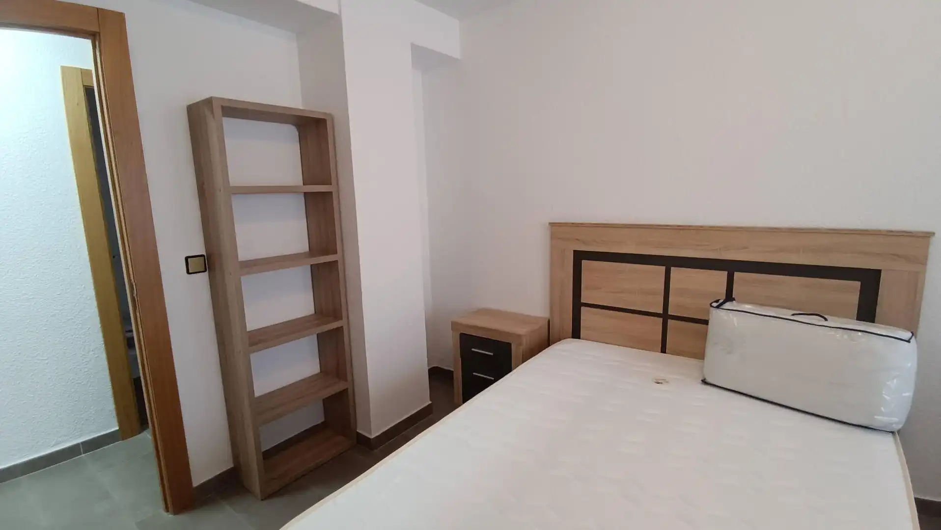 Habitación de Piso para compartir en Granada con Aire acondicionado, Terraza y Amueblado