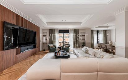 Sala d'estar de Pis en venda en  Madrid Capital amb Aire condicionat, Calefacció i Terrassa