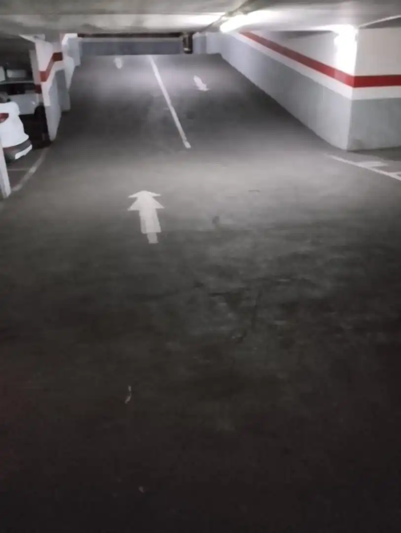 Vista exterior de Garatge en venda en L'Hospitalet de Llobregat
