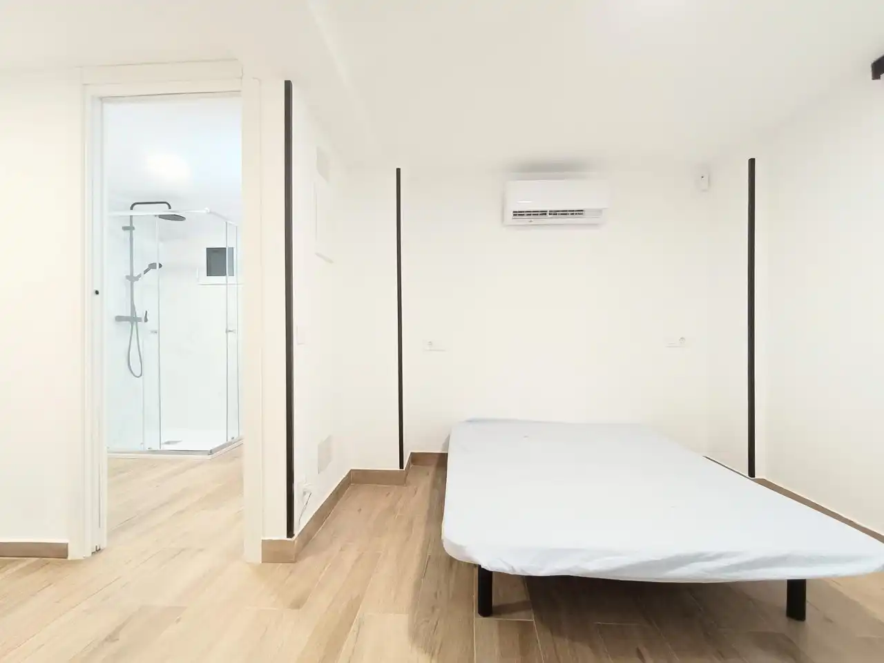 Bedroom of Commercial properties for rent in Madrid  with Air Conditioner