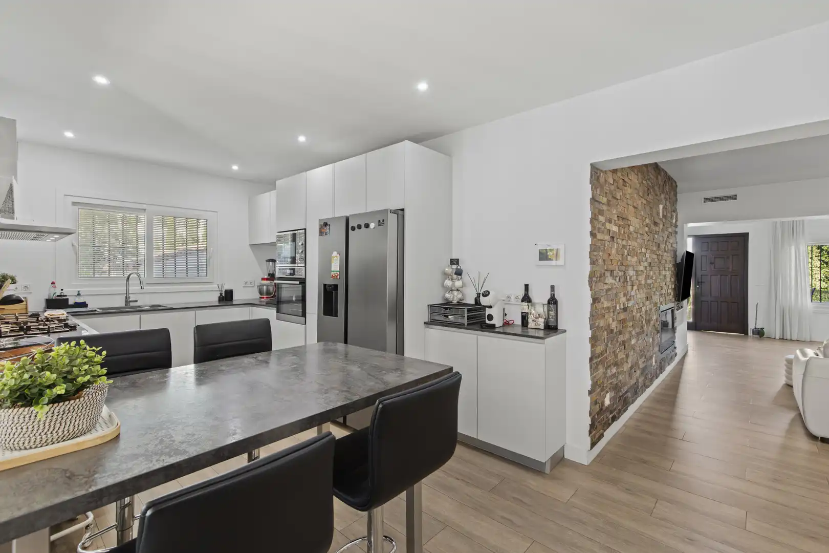 Cocina de Casa o chalet en venta en Marbella con Aire acondicionado, Calefacción y Jardín privado
