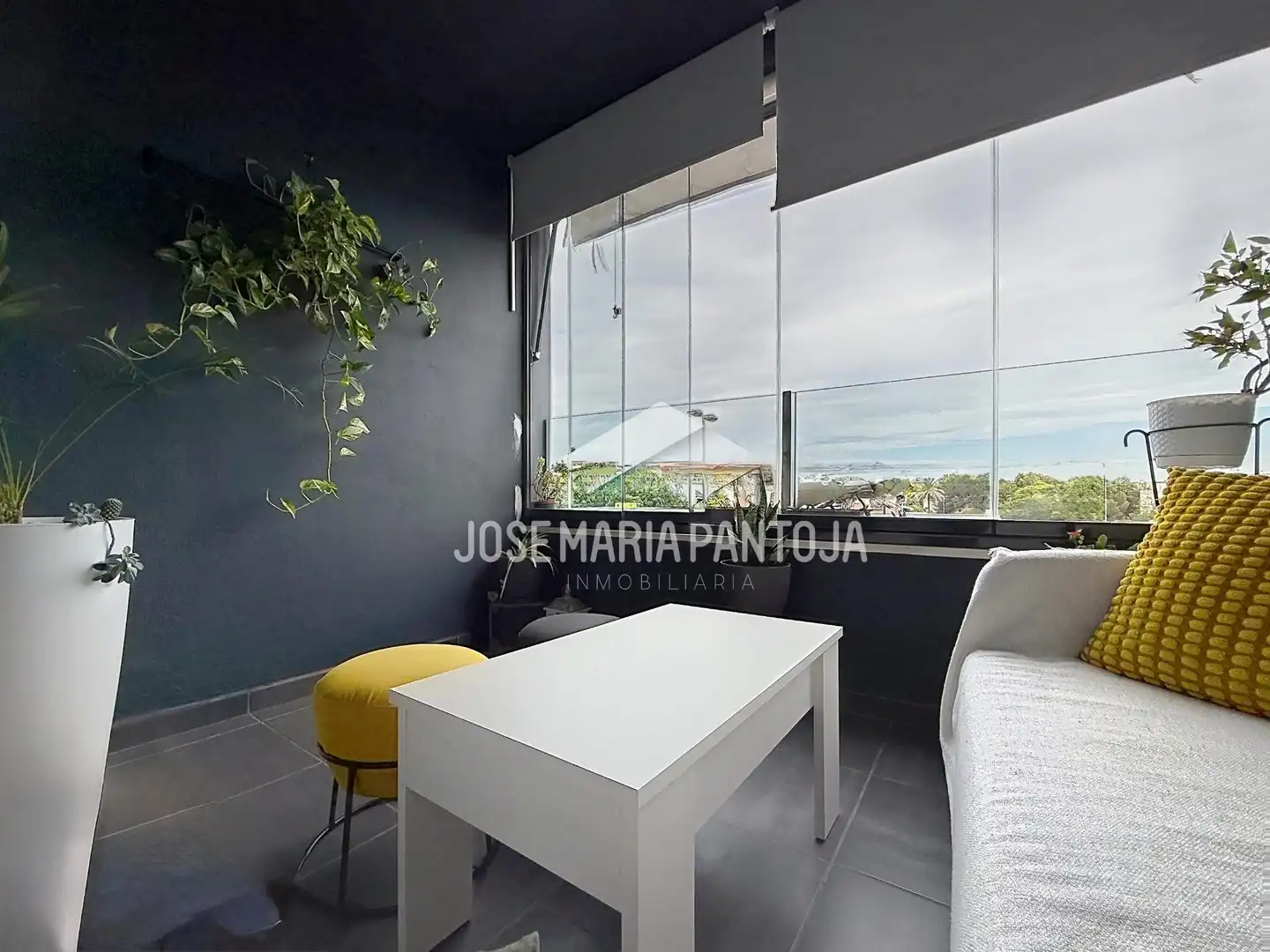 Sala d'estar de Pis en venda en Jerez de la Frontera amb Aire condicionat, Jardí privat i Parquet