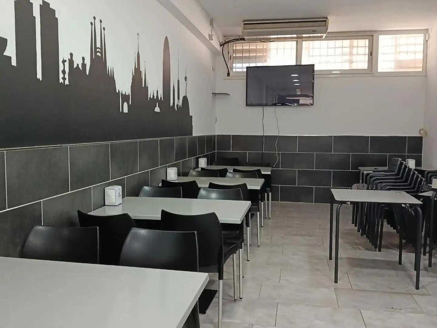 Local comercial de lloguer a Salvador Espriu