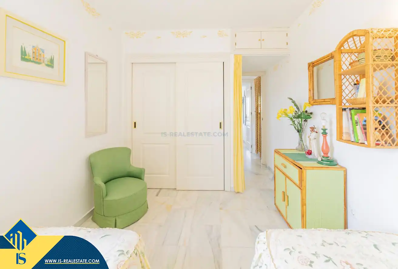 Habitación de Apartamento en venta en Marbella con Calefacción, Terraza y Amueblado