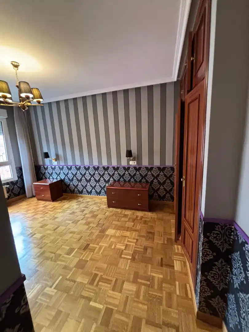 Habitación de Piso en venta en Gijón  con Calefacción, Parquet y Trastero