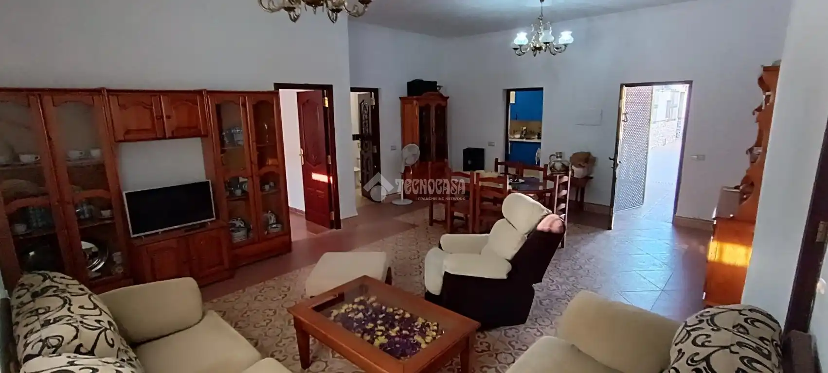 Sala d'estar de Finca rústica en venda en Dos Hermanas amb Aire condicionat, Terrassa i Piscina