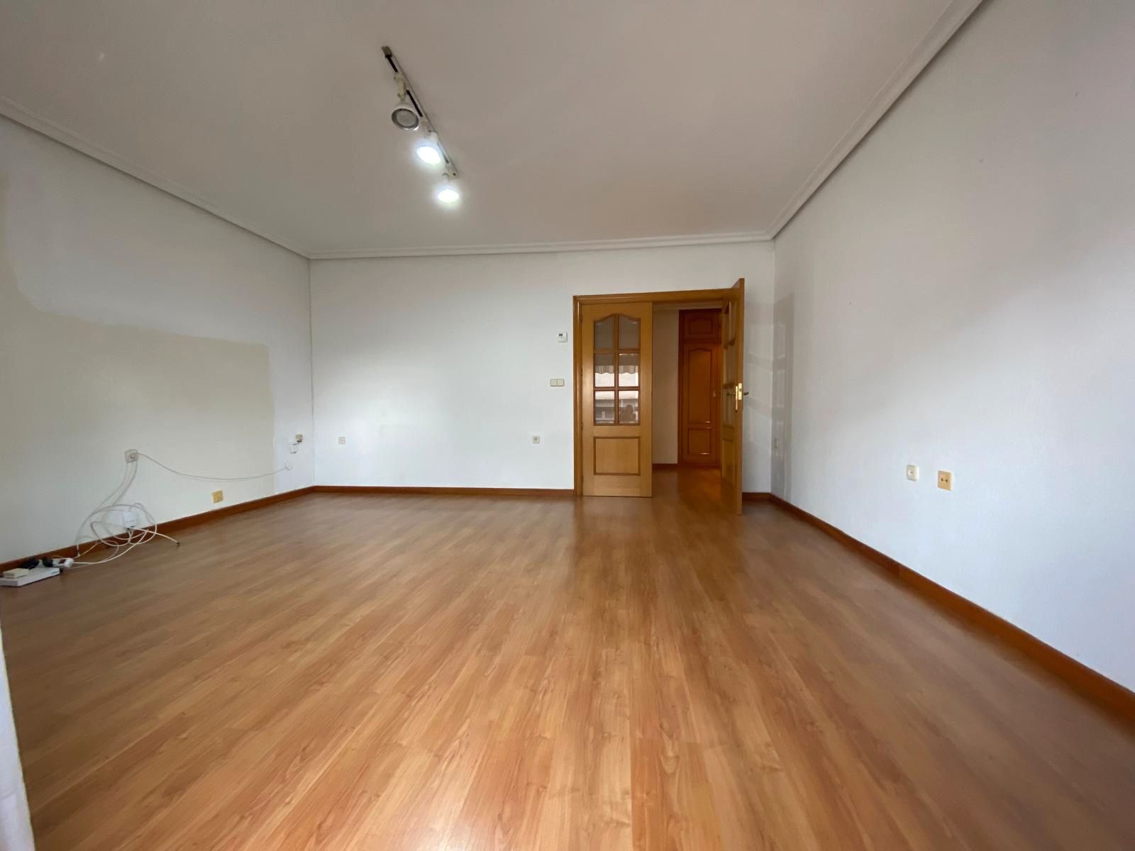 Sala d'estar de Pis en venda en  Albacete Capital amb Aire condicionat, Calefacció i Parquet