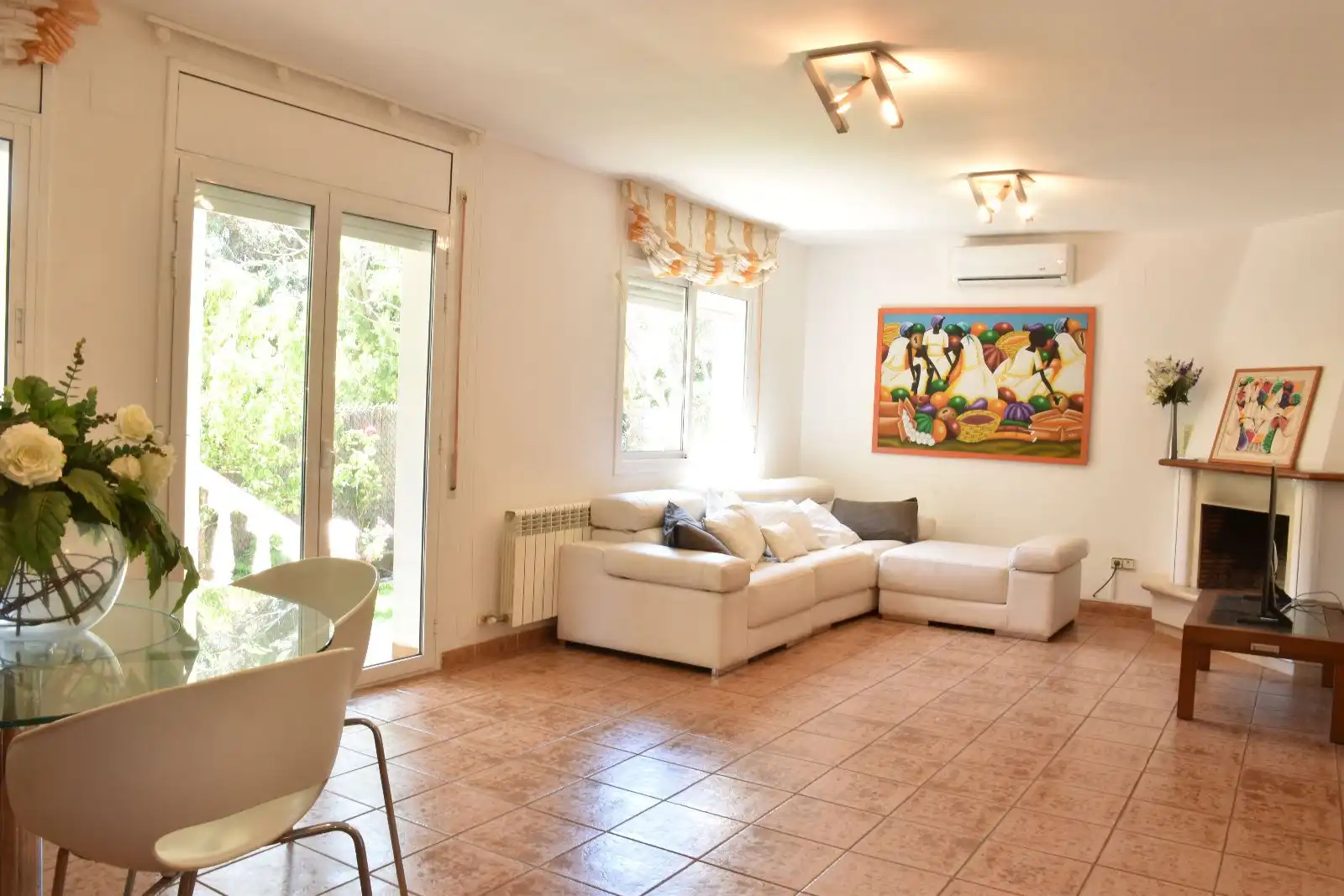 Sala d'estar de Casa o xalet en venda en El Vendrell amb Aire condicionat, Calefacció i Terrassa