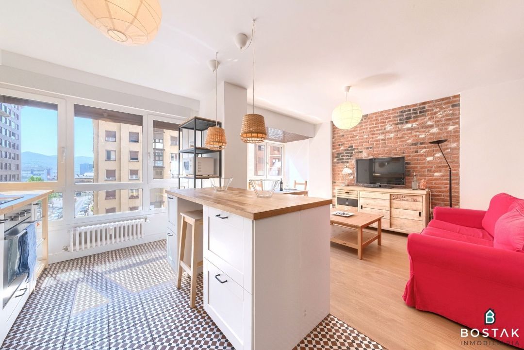Flat for sale in Grupo Tomás Zubiría Ybarra, Barrio de Uribarri