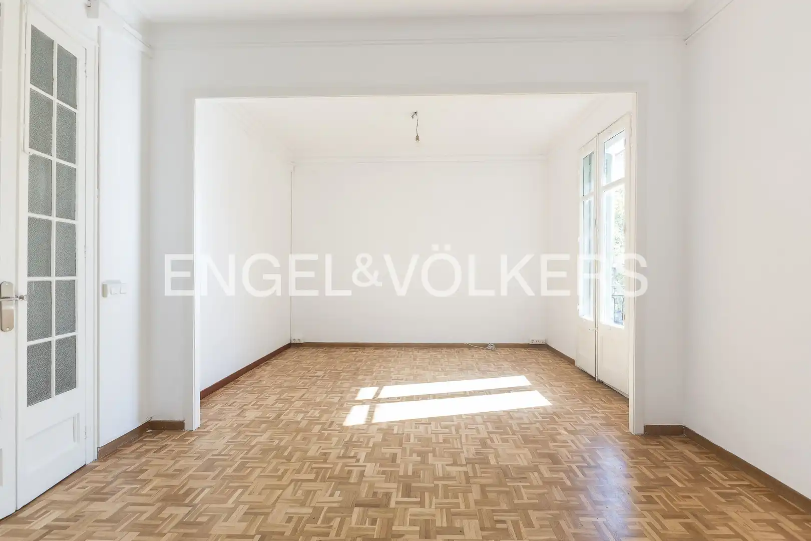 Sala d'estar de Pis en venda en Barcelona amb Calefacció, Parquet i Balcó