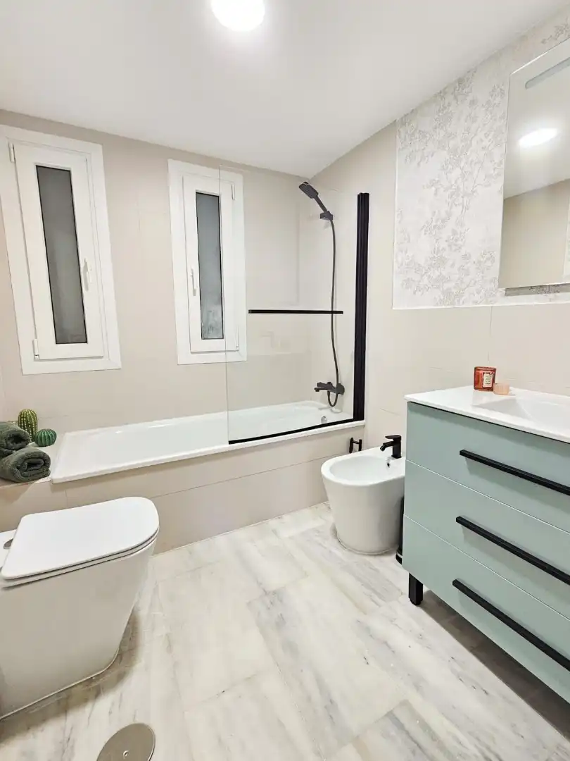 Bany de Apartament de lloguer en Marbella amb Aire condicionat, Moblat i TV