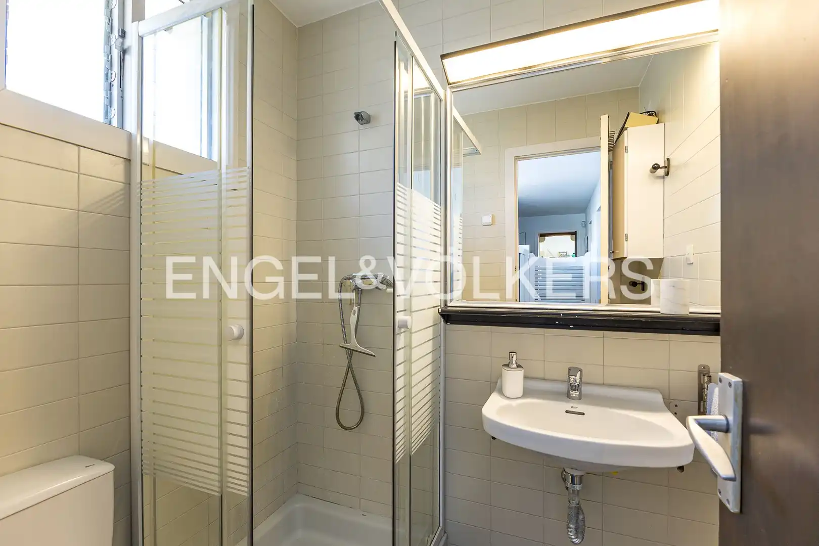 Badezimmer von Wohnung zur Miete in Cubelles mit Klimaanlage, Heizung und Privatgarten