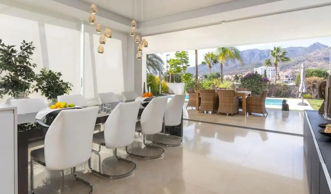 Casa con piscina en venta en Río Real - Los Monteros