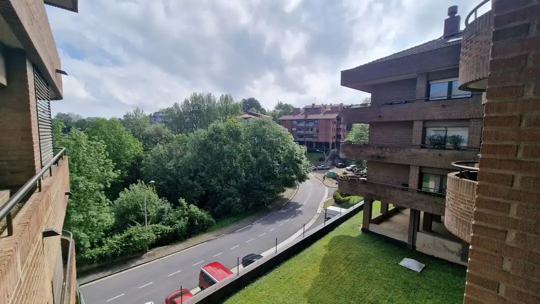Außenansicht von Wohnung zum Verkauf in Donostia - San Sebastián  mit Heizung, Terrasse und Balkon
