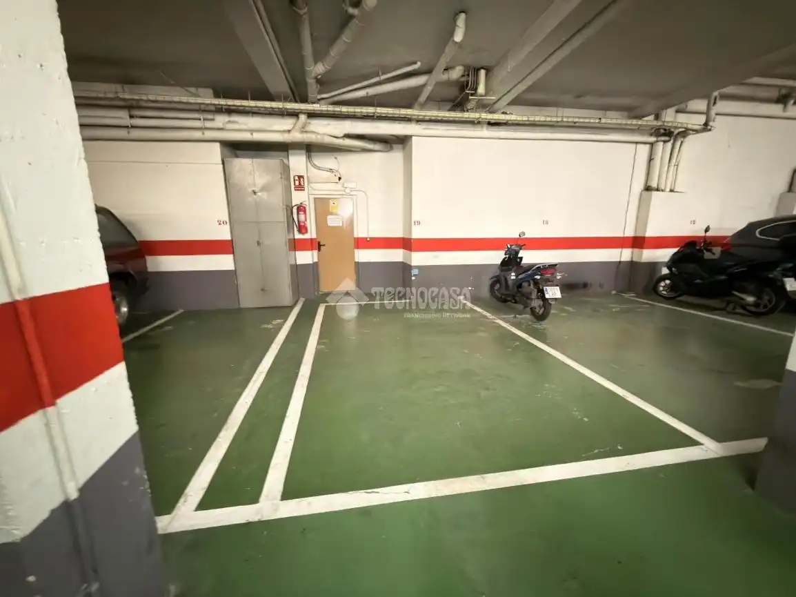 Parking de Piso en venta en Zaragoza con Calefacción, Terraza y Balcón