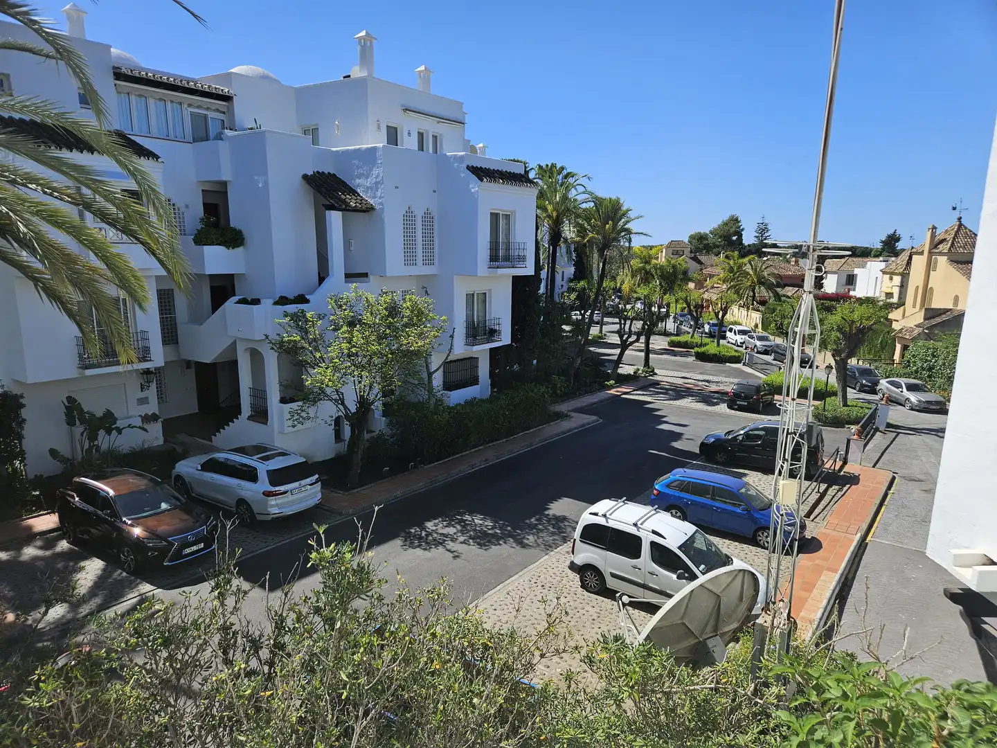 Vista exterior de Local de lloguer en Marbella amb Aire condicionat, Parquet i Alarma