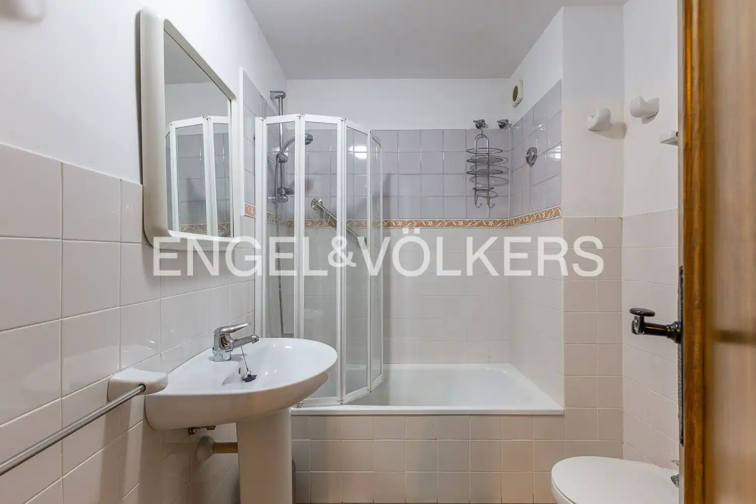 Baño de Piso en venta en L'Atzúbia con Aire acondicionado, Calefacción y Amueblado