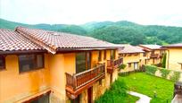 Vista exterior de Apartament en venda en Vega de Liébana amb Parquet i Balcó