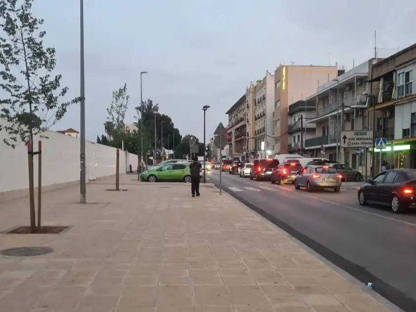 Vista exterior de Local de alquiler en Sevilla con Parquet y Alarma
